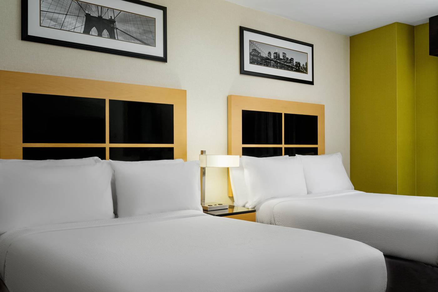 Holiday-Inn-Express-Wall-Street-Room-15