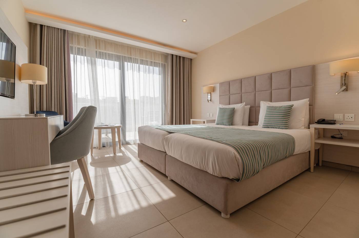 Maritim-Antonine-Hotel---Spa-Room-9