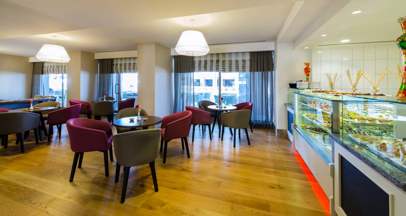 Grand-Park-Lara-Bar-41