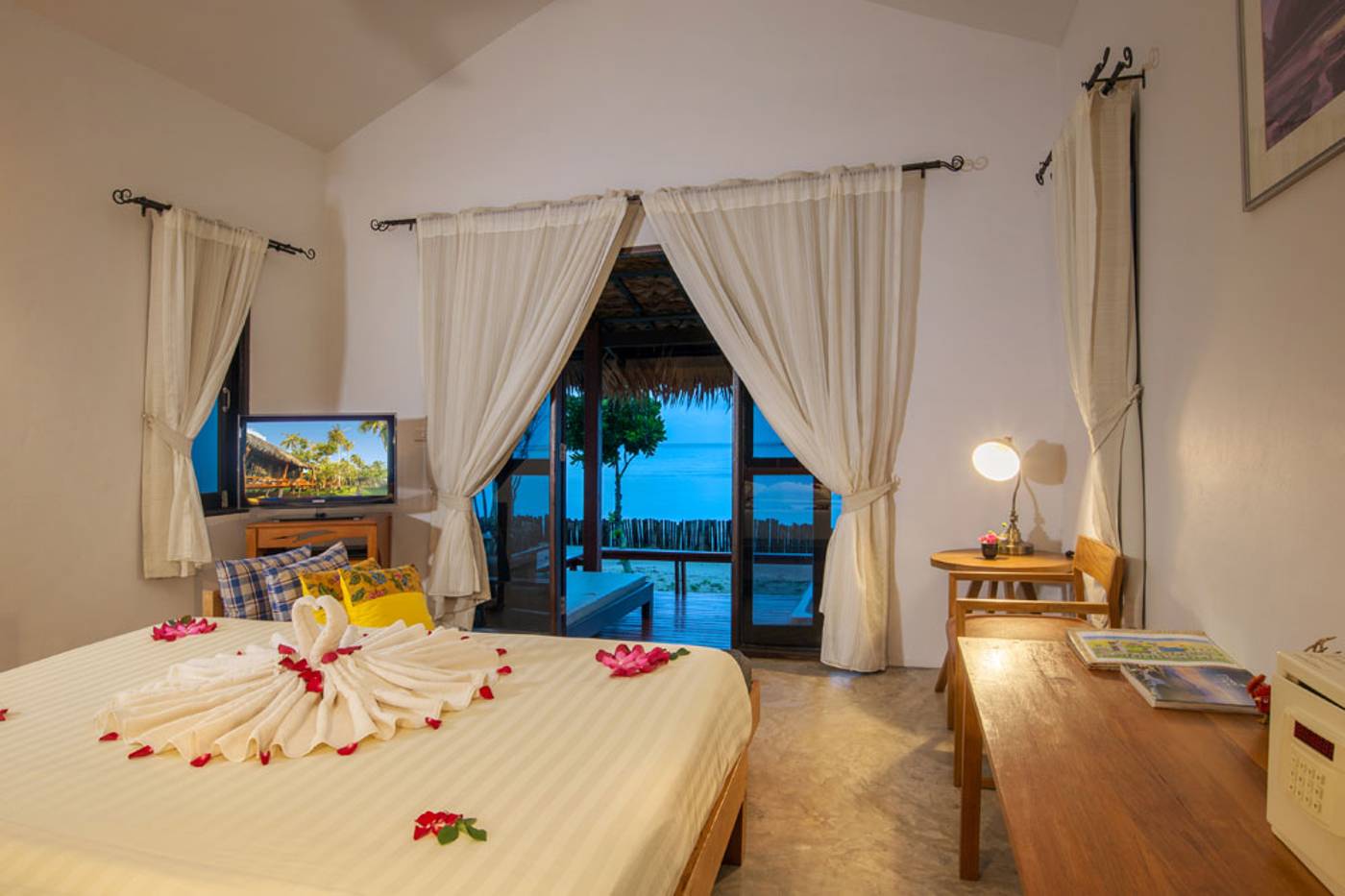 Islanda-Hideaway-Resort-Room-13