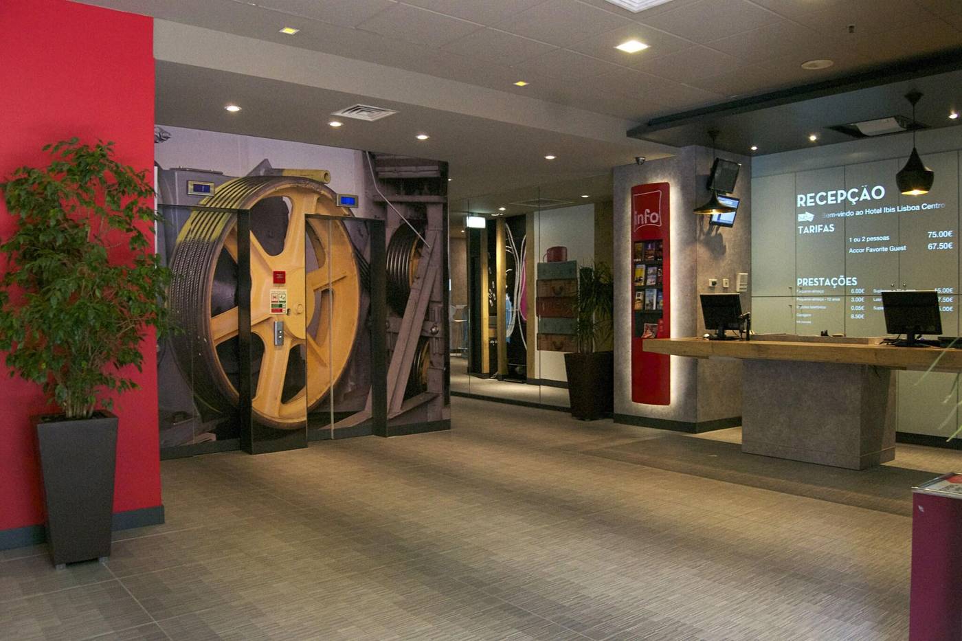 Ibis-Lisboa-Saldanha-Lobby-17