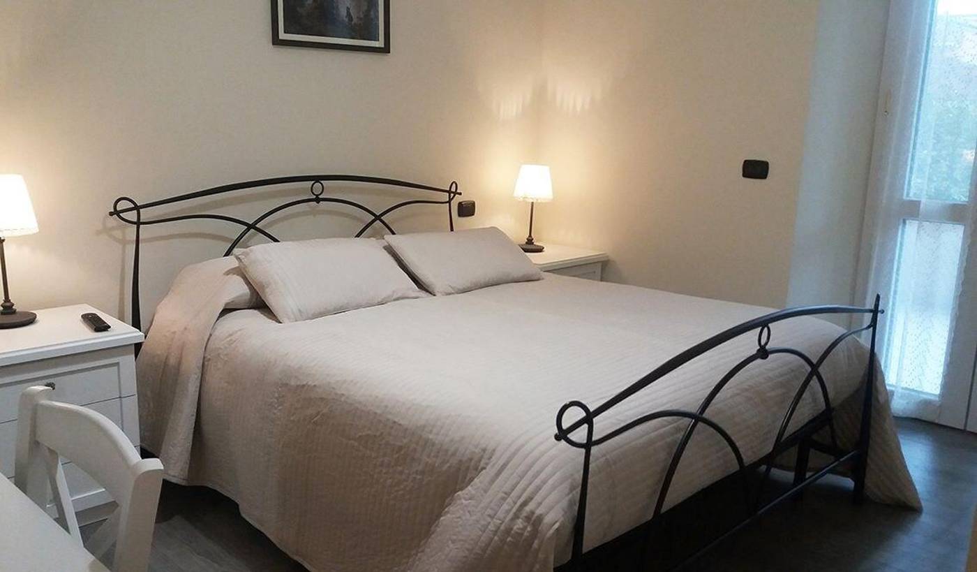 C-era-Un-Lago-Room-17