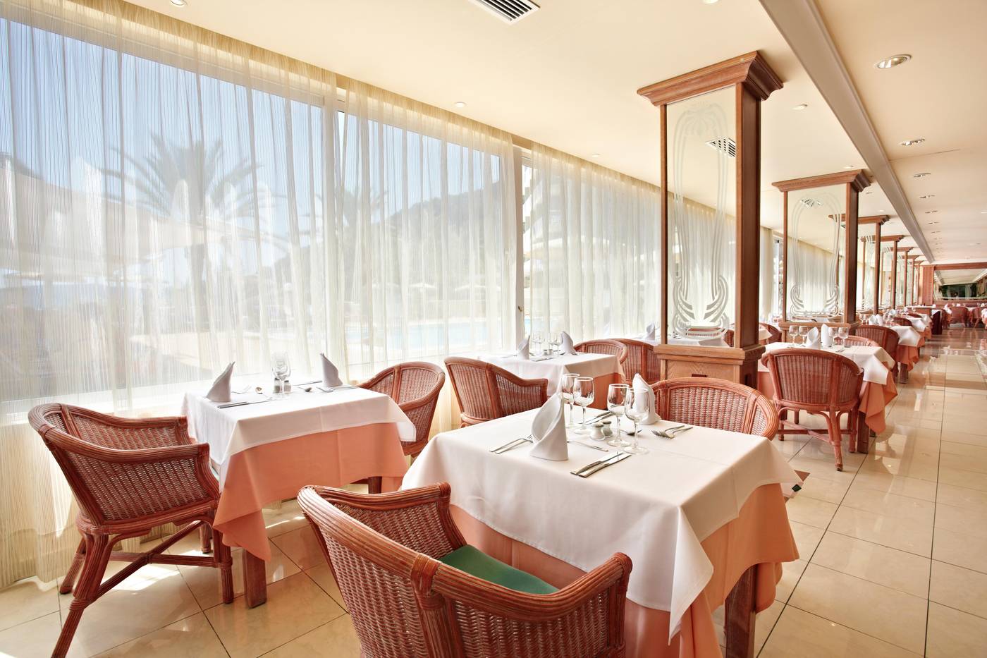 Grupotel-Cala-San-Vicente-Restaurant-7