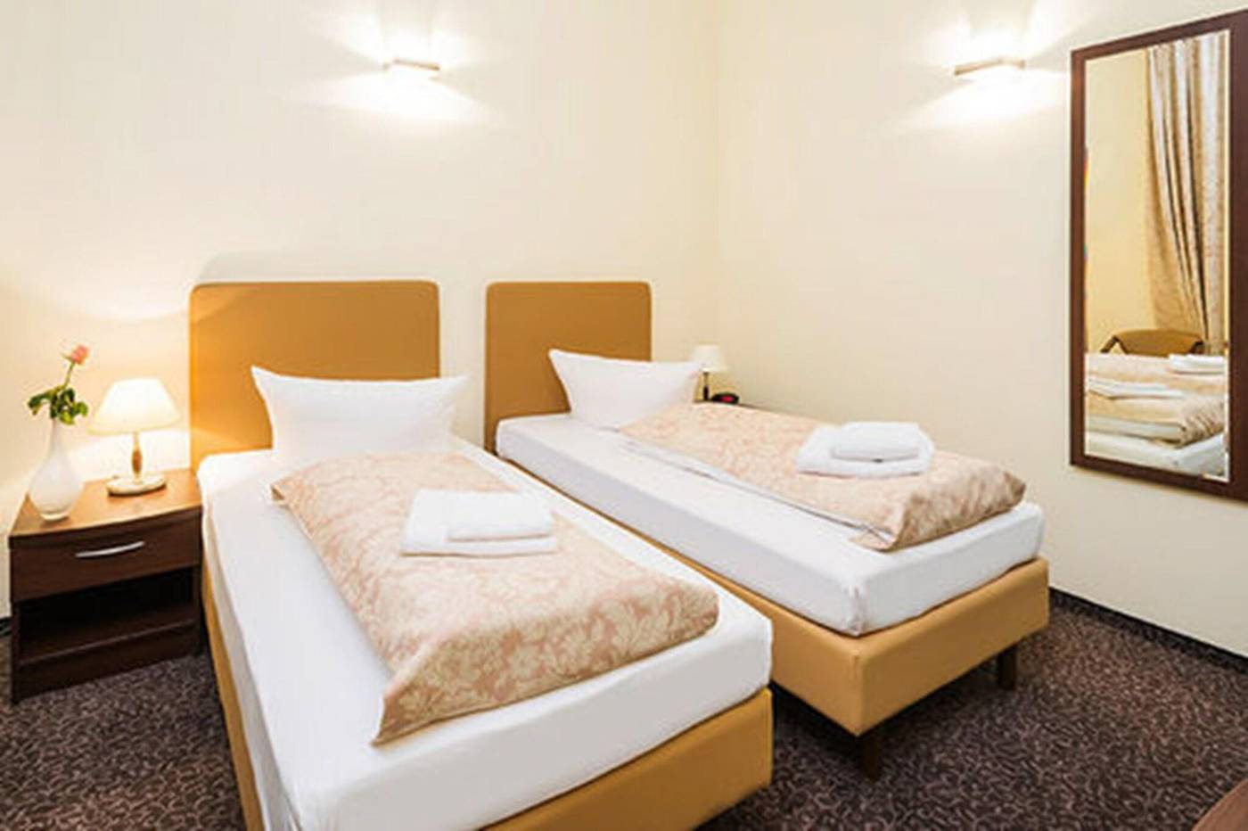 Upper-Room-Hotel-Room-37
