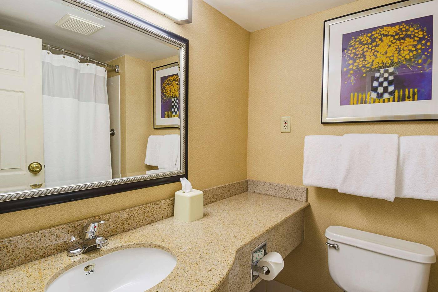 Quality-Inn-Boston-revere-Room-19