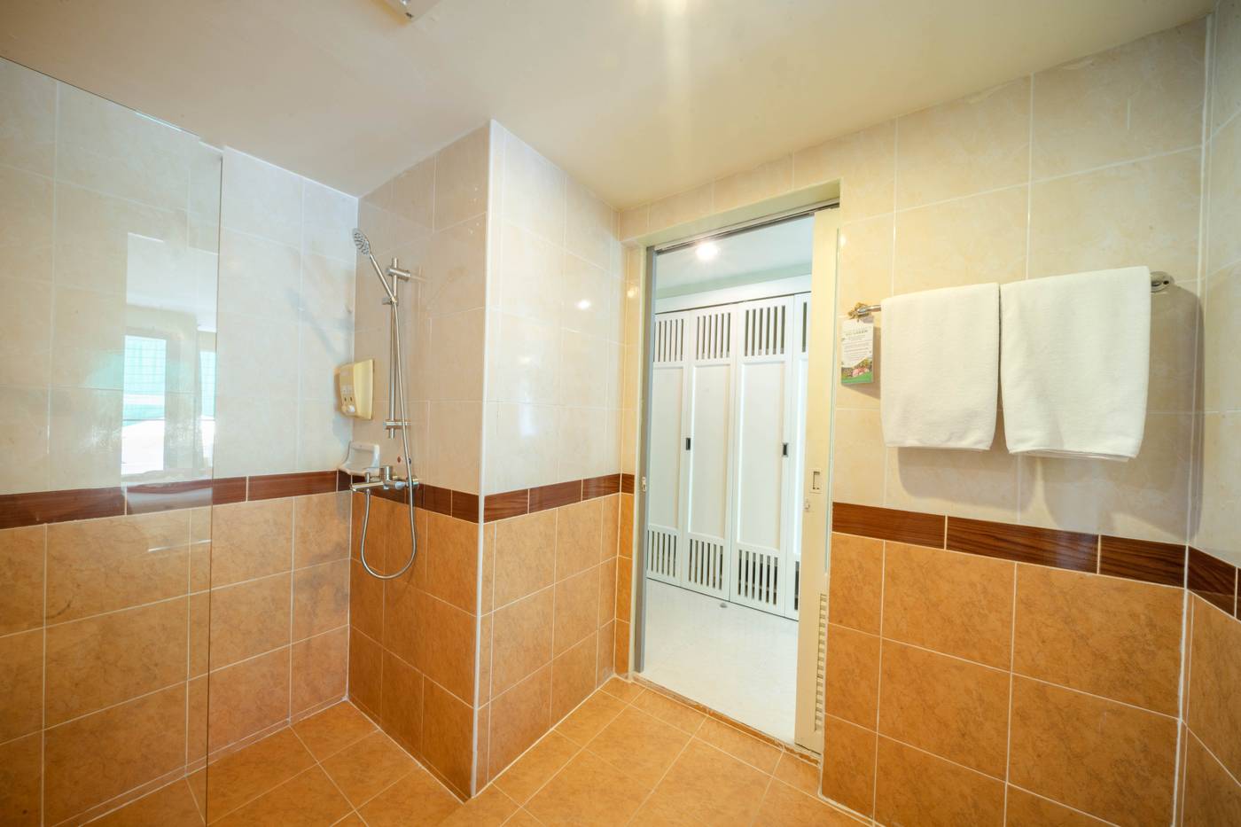 LA-Vintage-Resort--Former-Poppa-Palace--Room-44