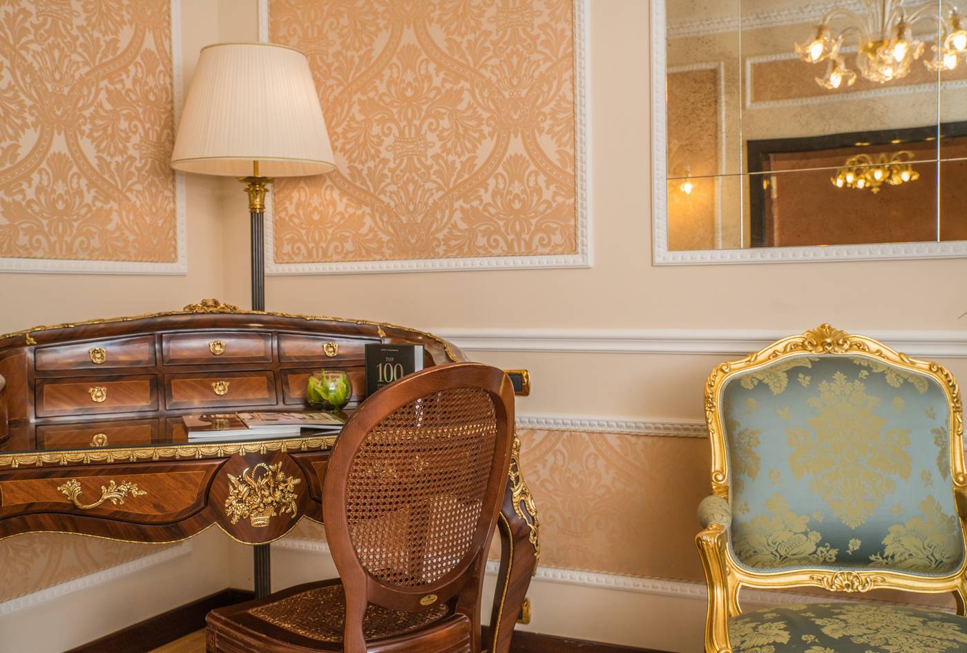 Bernini-Palace-Room-8