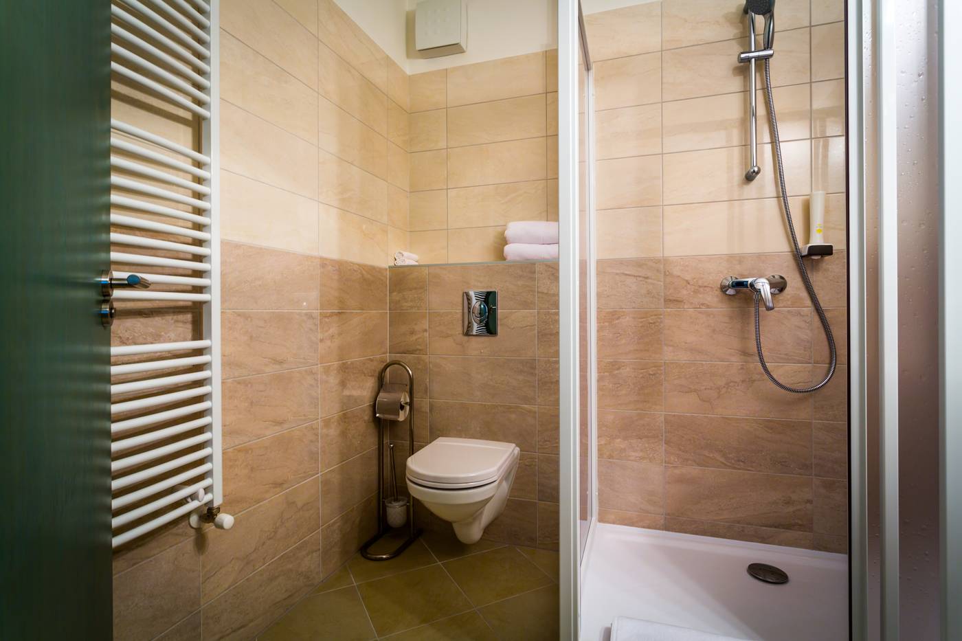 Corvin-Hotel-Budapest---Corvin-wing-Room-31