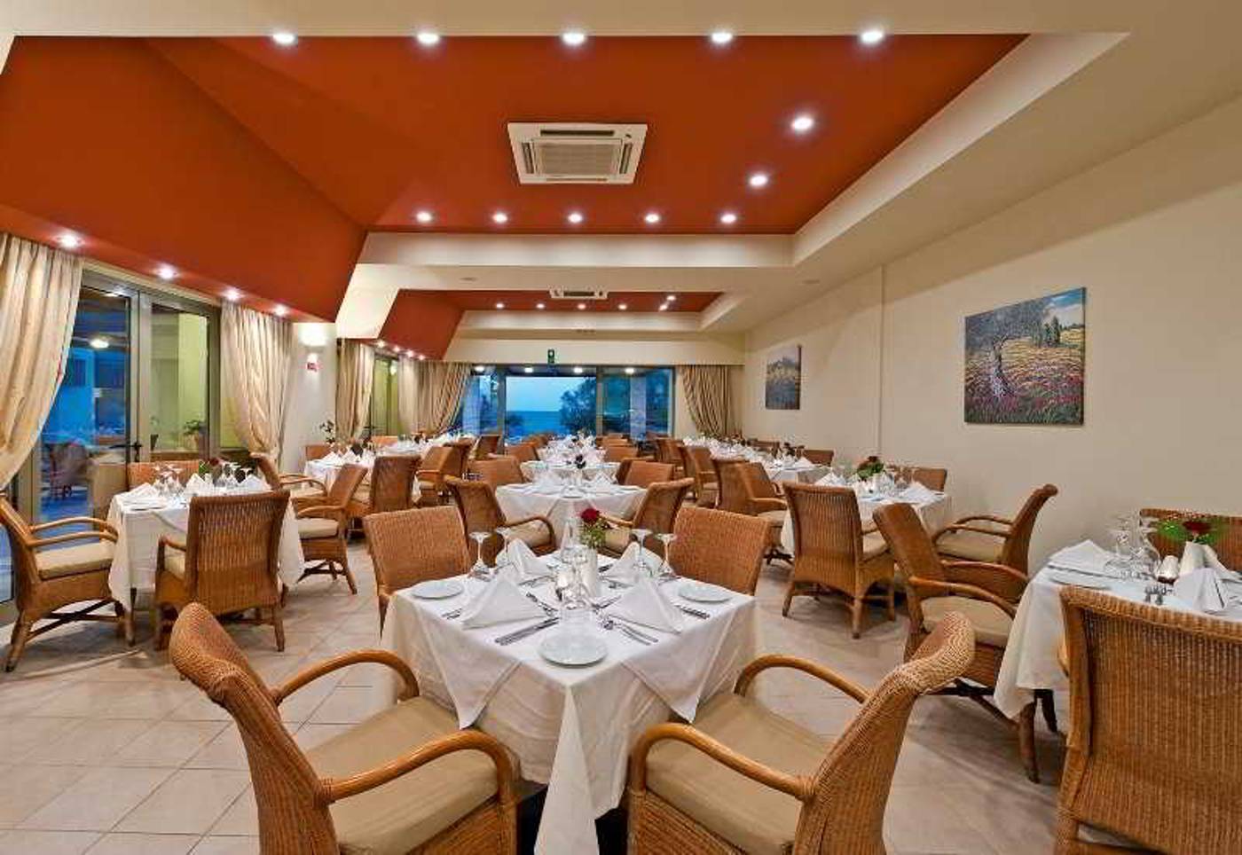 Santa-Marina-Plaza-Restaurant-42