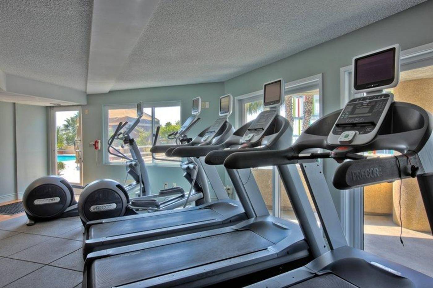 Hilton-Santa-Monica-Hotel---Suites-Sports-and-Entertainment-53