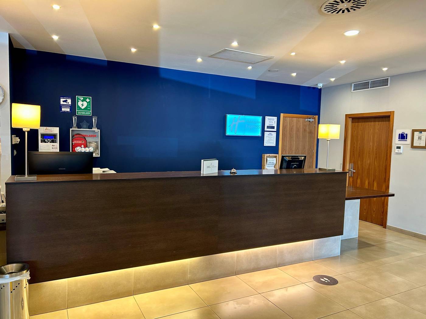 Holiday-Inn-Express-Campo-de-Gibraltar-Barrios-Lobby-18