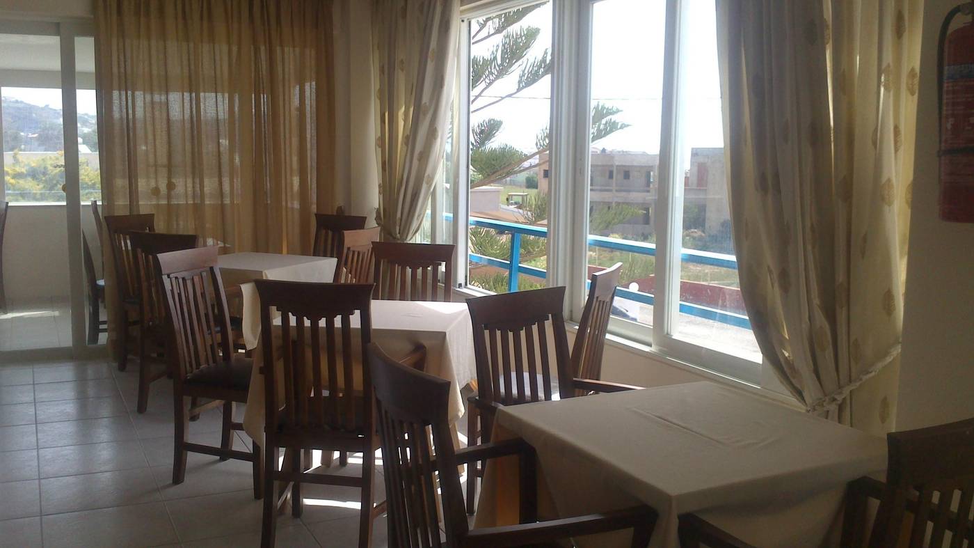Athinoula-Bar-33