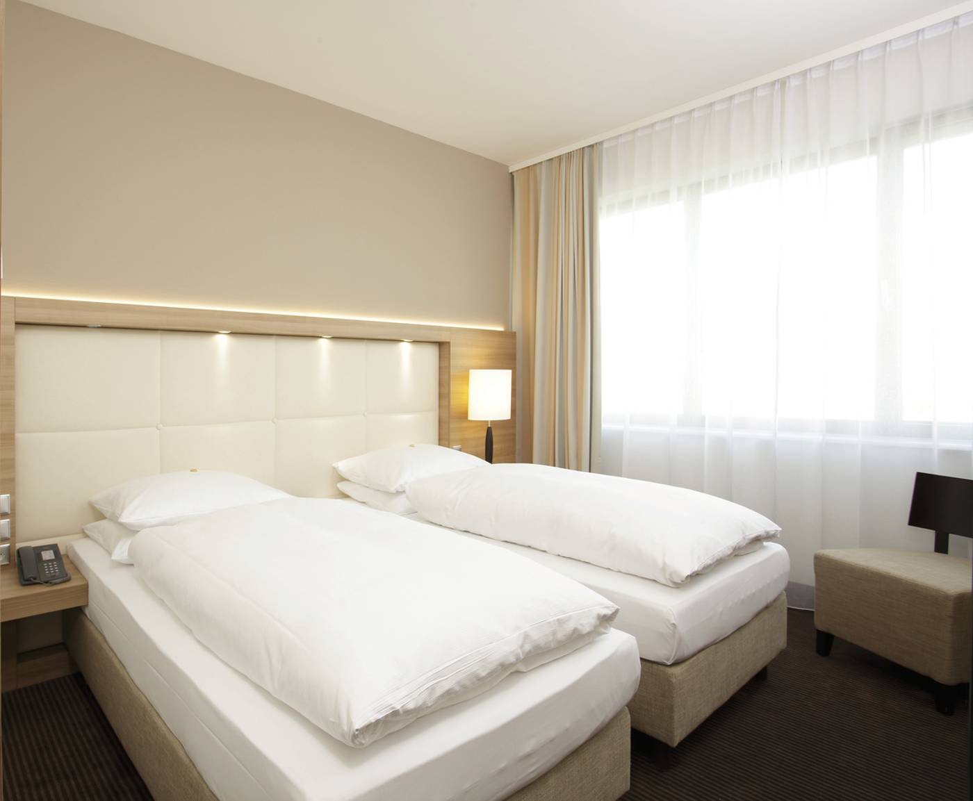 H4 Hotel Berlin Alexanderplatz-Germany-BERLIN-Room-6