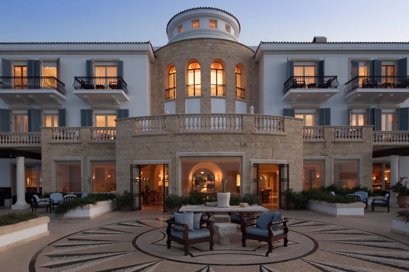 Anassa-Hotel-Terrace-10
