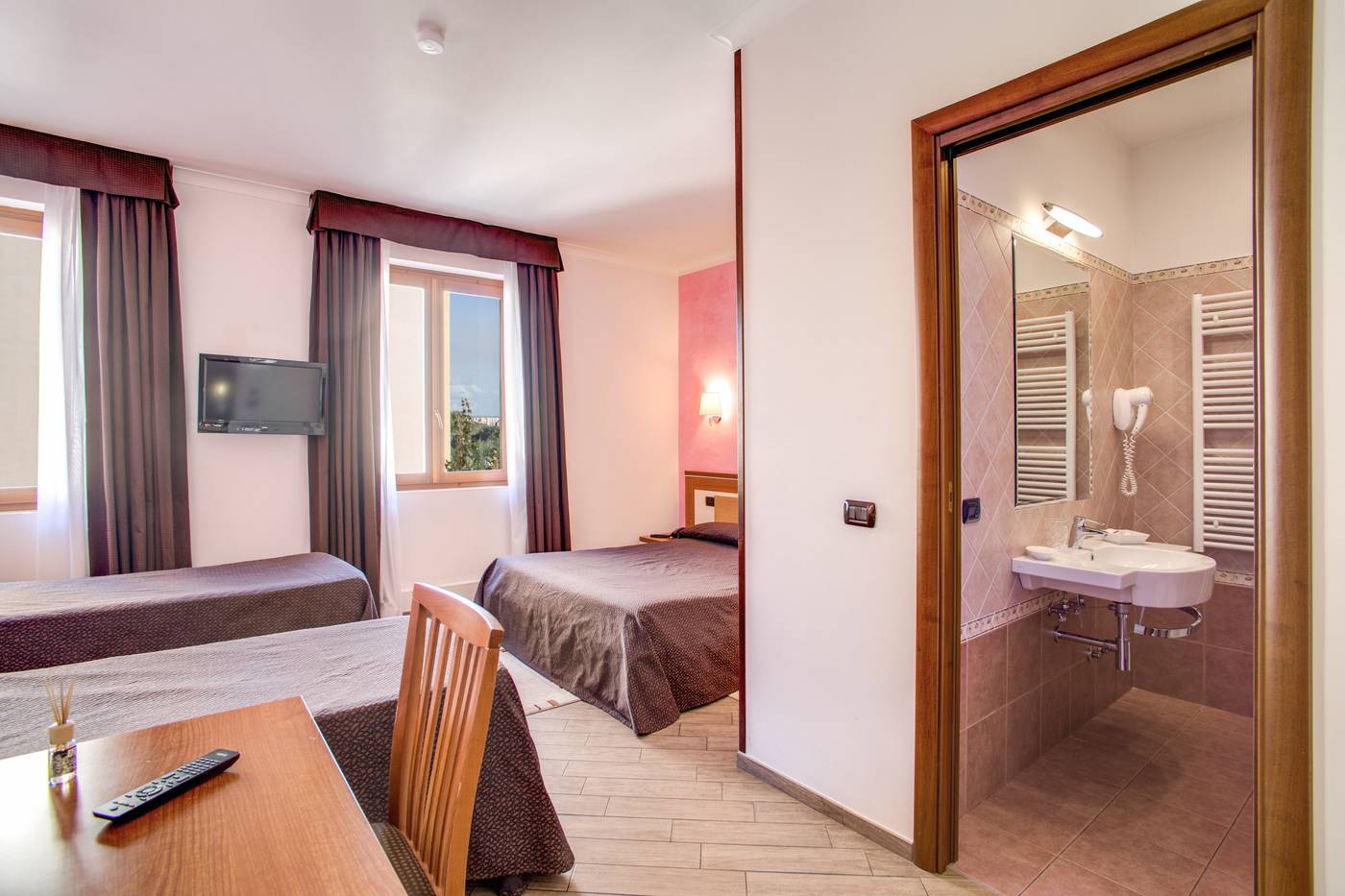 Hotel-Roma-Tiburtina-Room-15