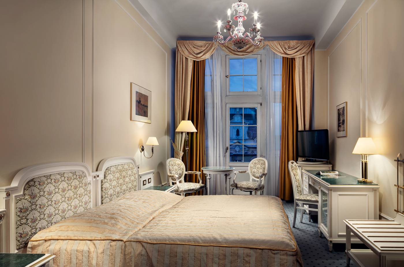 Ambassador-Zlat-----Husa-Room-21