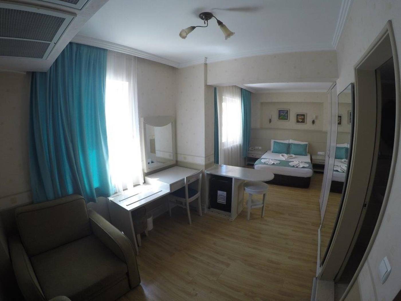 Almena-Hotel-Room-14