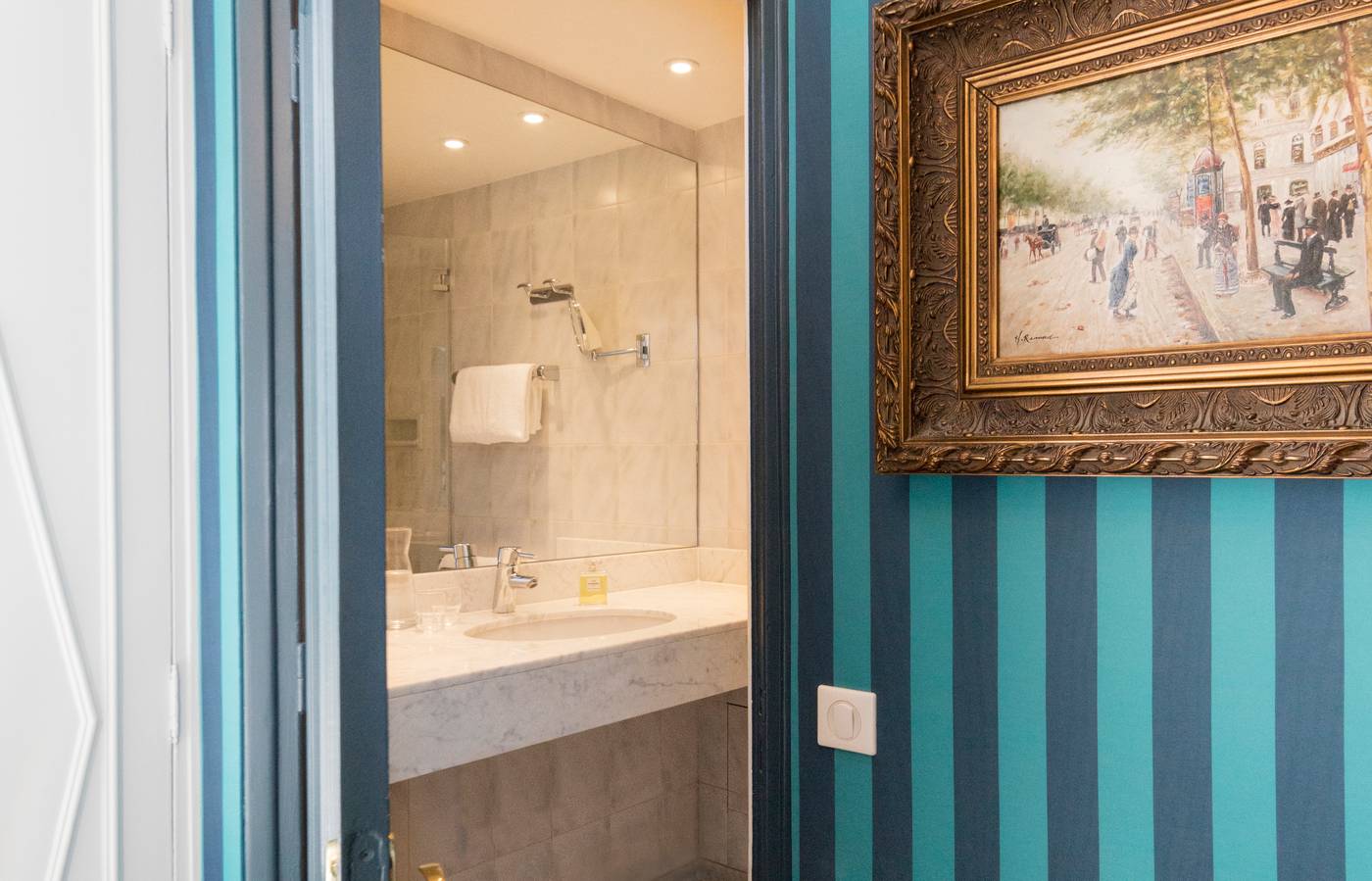 Saint-Germain---Paris-Room-49