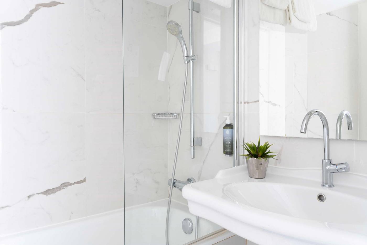 Hotel-34B-Astotel-Room-45