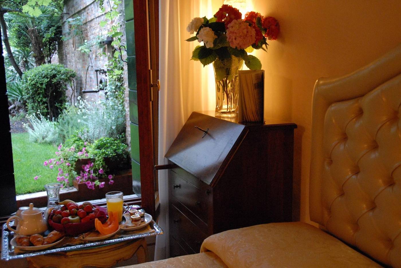 Pensione-Accademia---Villa-Maravege-Room-19