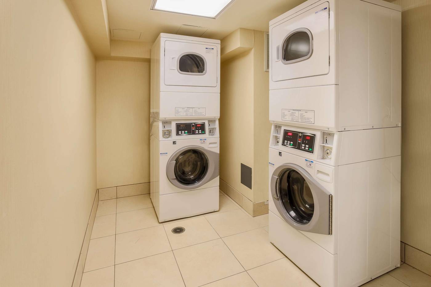 Hilton-Garden-Inn---Los-Angeles-Hollywood-General-view-27