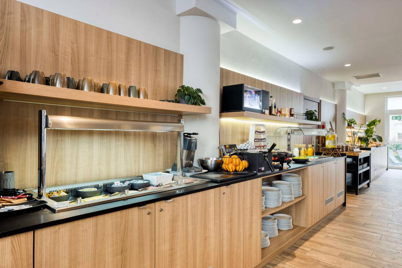 Hilton-Garden-Inn-Brussels-City-Centre-Restaurant-52