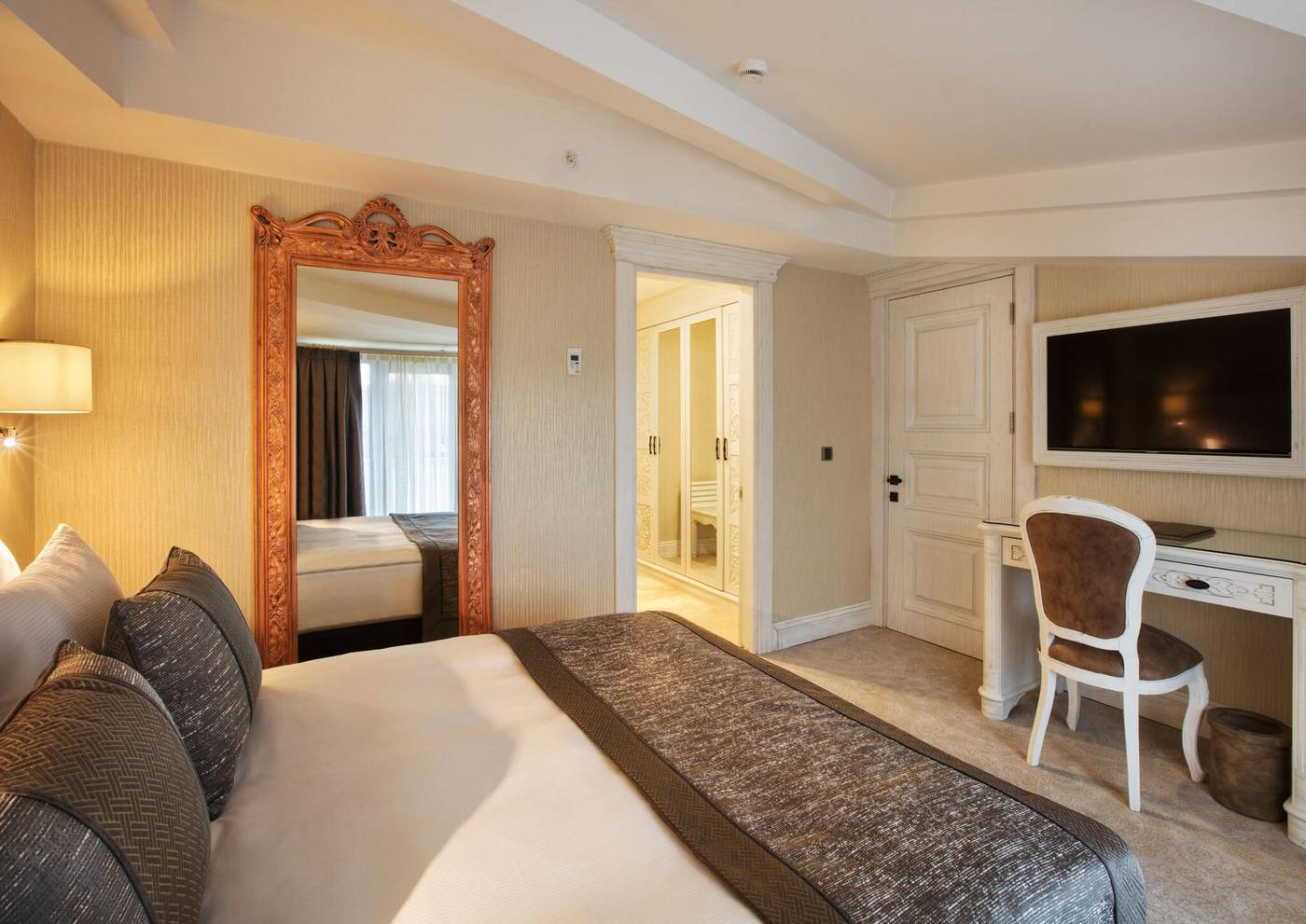 Ottomans-Life-Hotel-Deluxe-Room-21