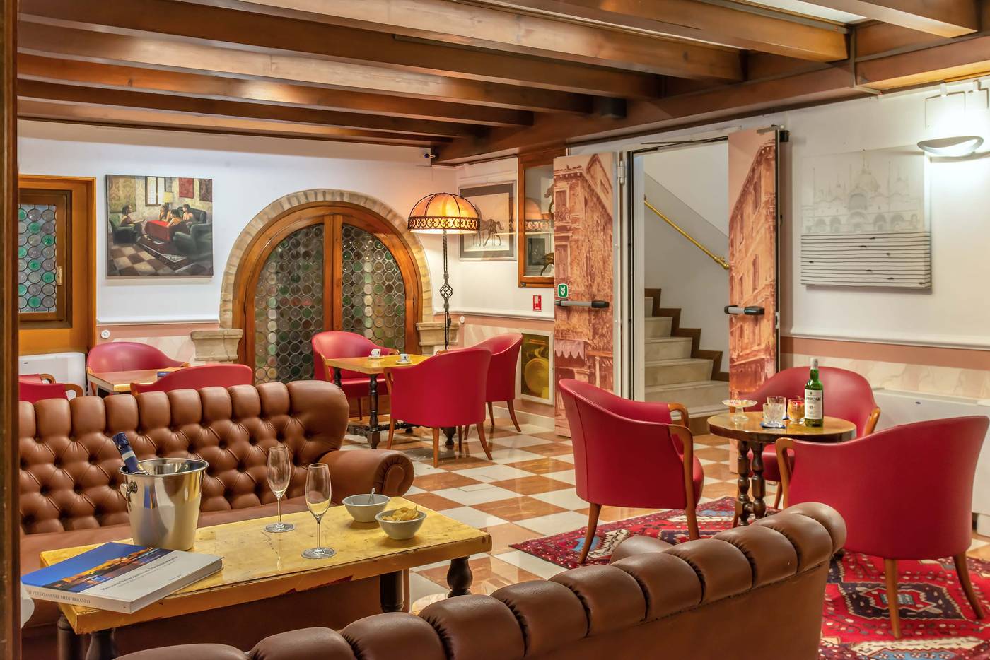 La-Fenice-et-des-Artistes-Lobby-14