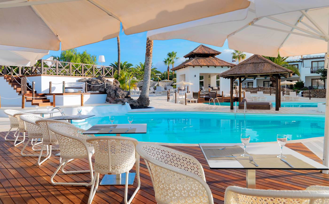 H10-White-Suites---Adults-Only-Bar-8