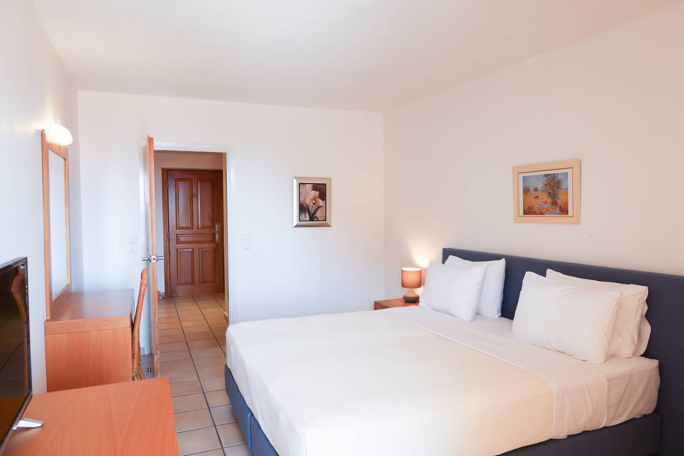 Kanapitsa-Mare-Room-27