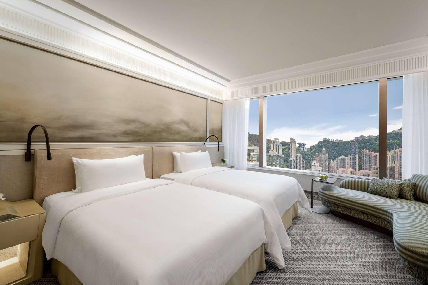 Island-Shangri-La-Hong-Kong-Room-33