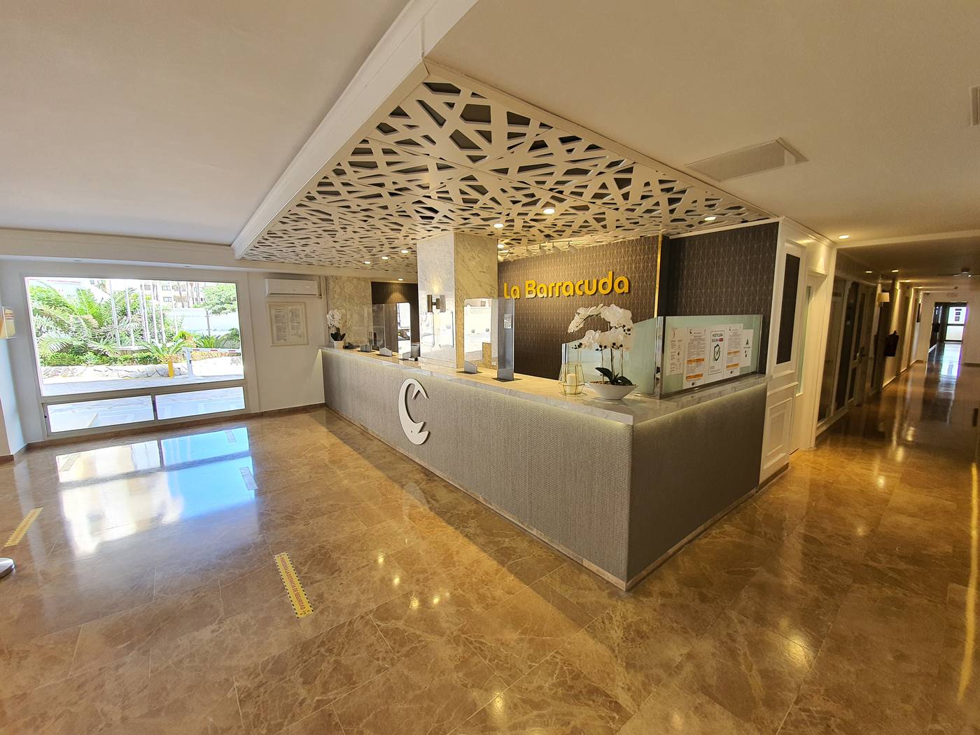 La-Barracuda-Lobby-36