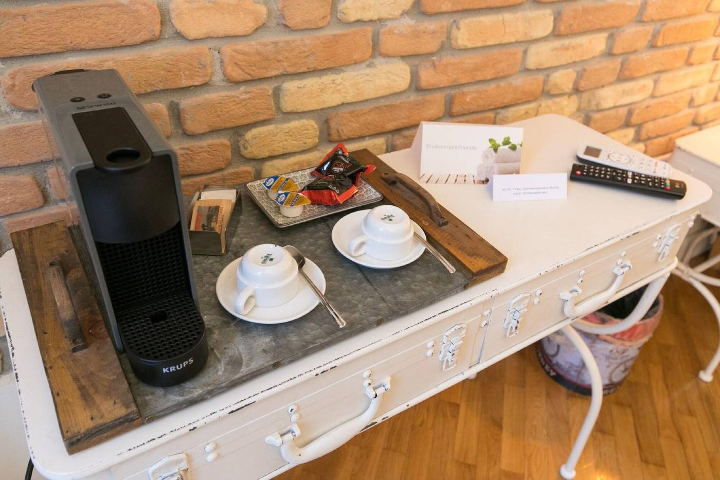 Trevi-Contemporary-Suite-Room-9