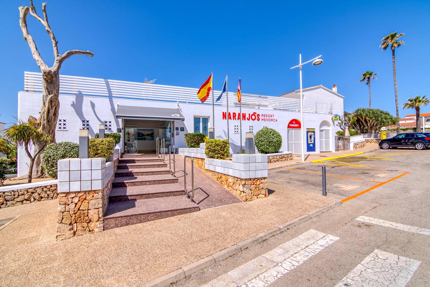 Los-Naranjos-Lobby-23