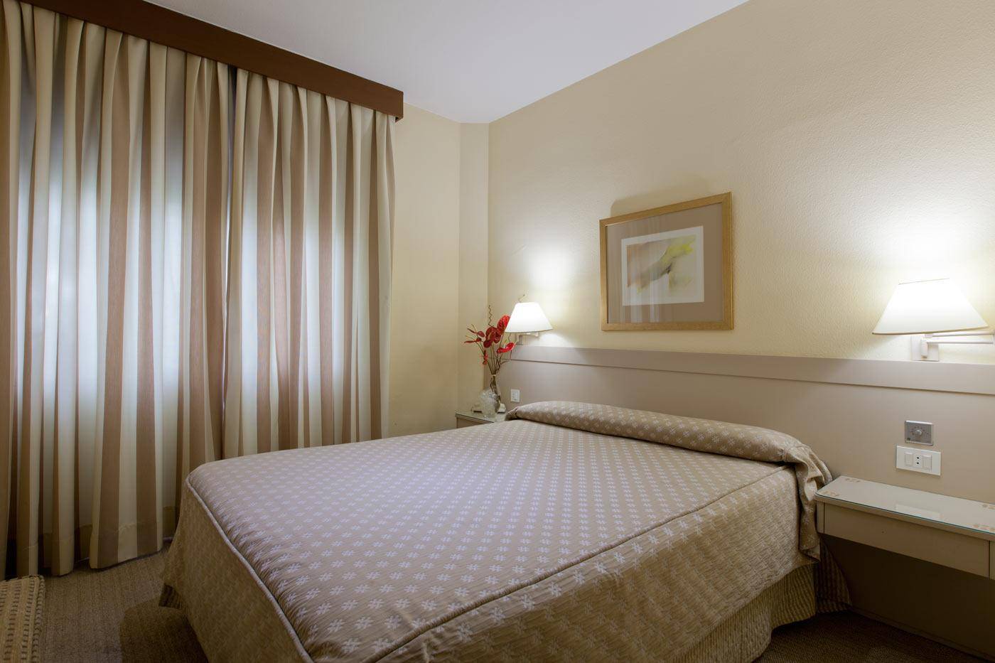 Espahotel-Plaza-Basilica-Room-20