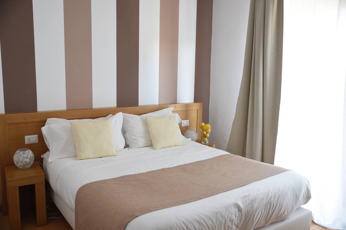 The-Night-Sorrento-Room-4