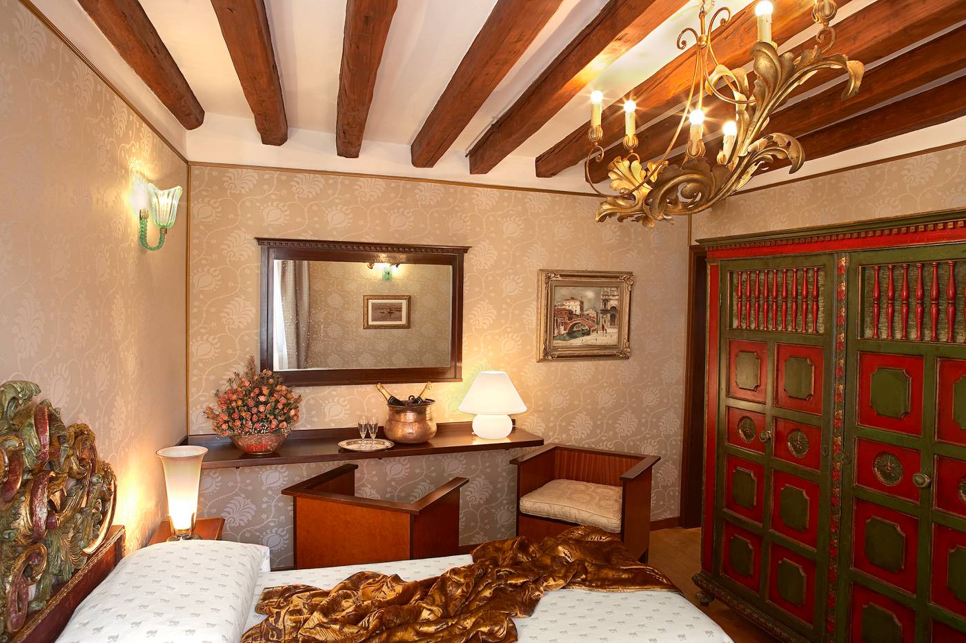 Saturnia---International-Room-28