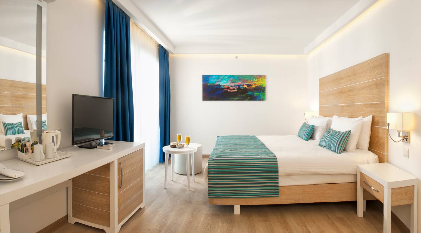 Garcia-Resort---Spa-Room-27