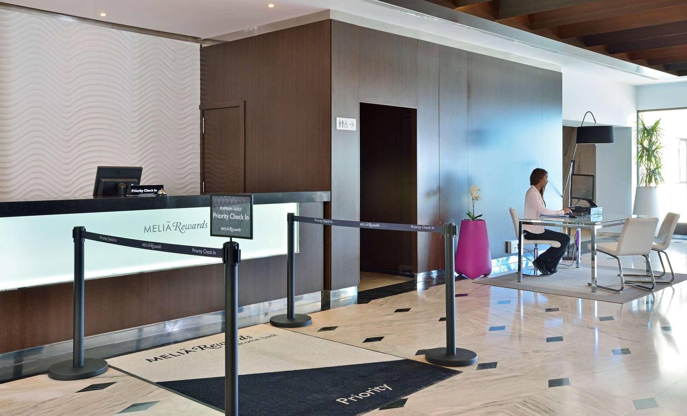 Hotel-Ocean-House-Costa-del-Sol-Affiliated-by-Melia-Lobby-70