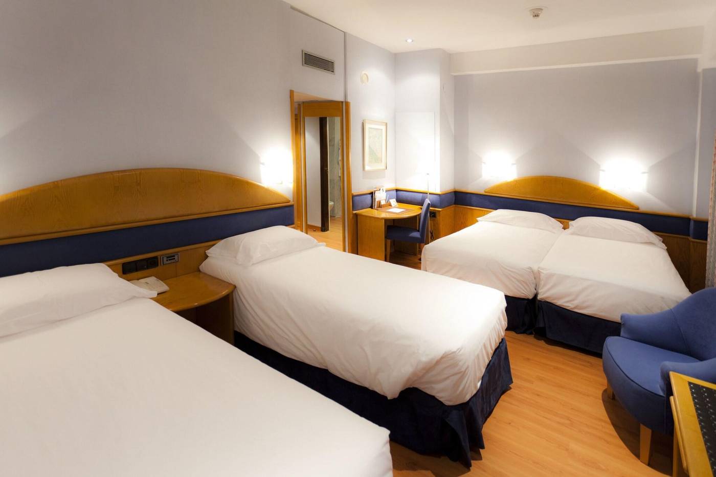 Santos-Agumar-Room-16