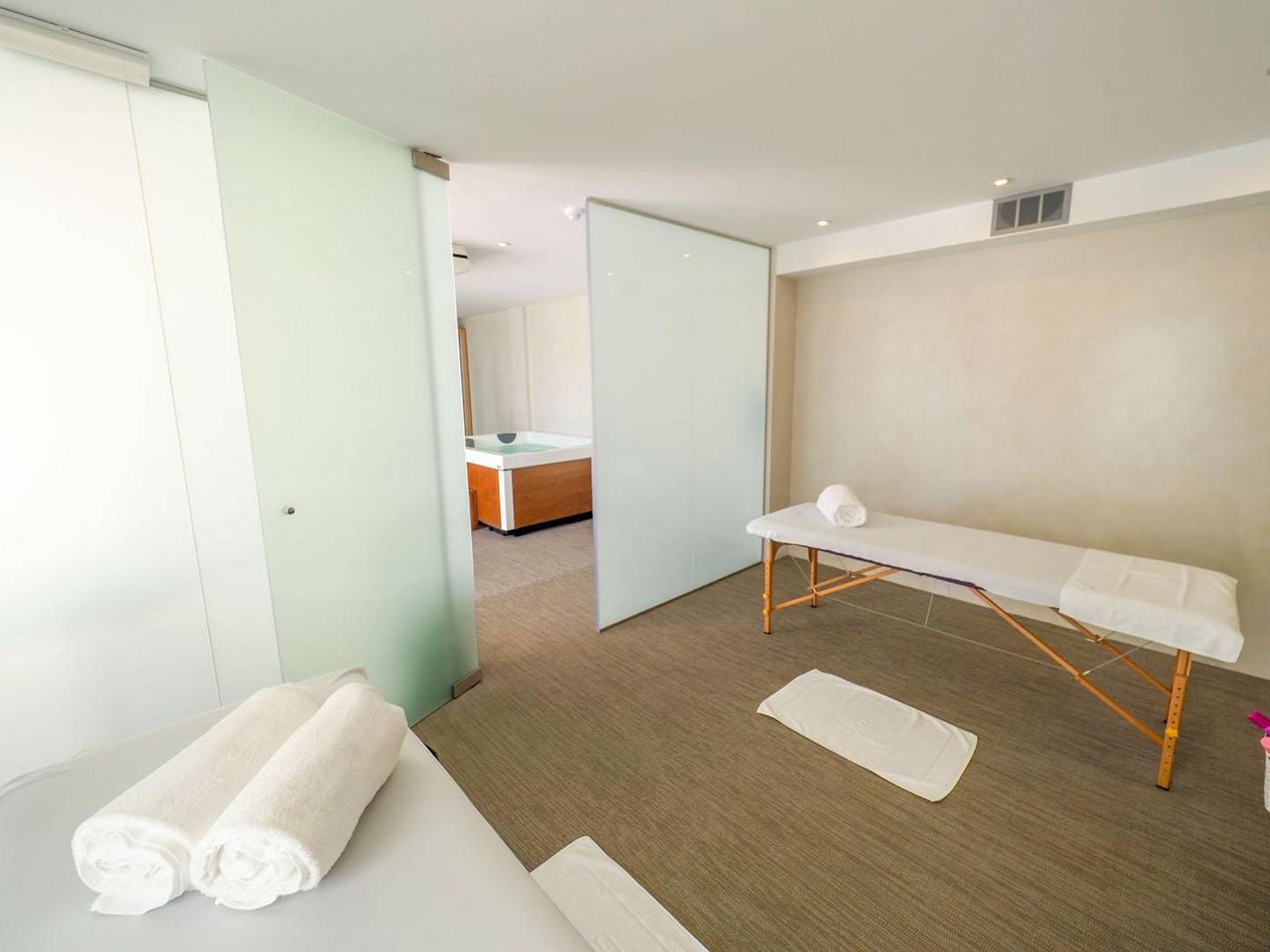 Royal-Plaza-General-view-53