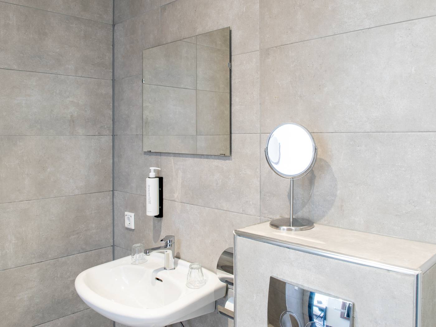 Amsterdam-Lake-Hotel-Room-29