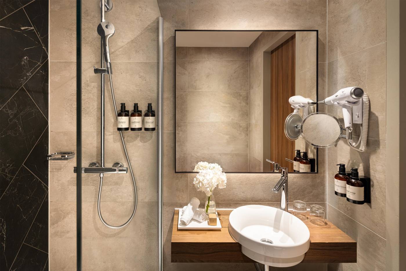 NH-Collection-Amsterdam-Flower-Market-Room-55