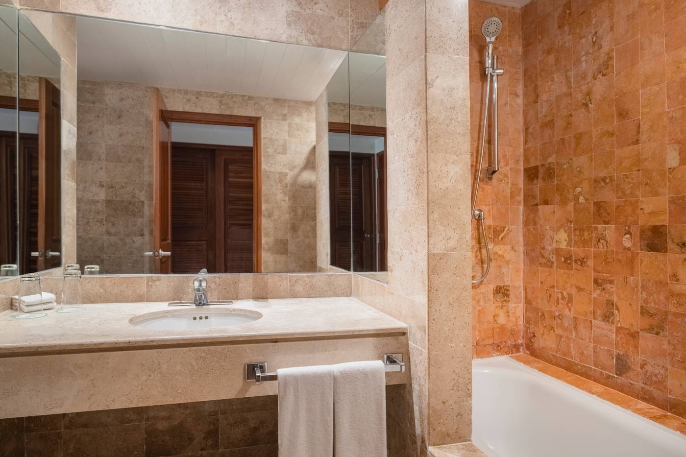 Iberostar-Waves-Paraiso-Beach-Room-43