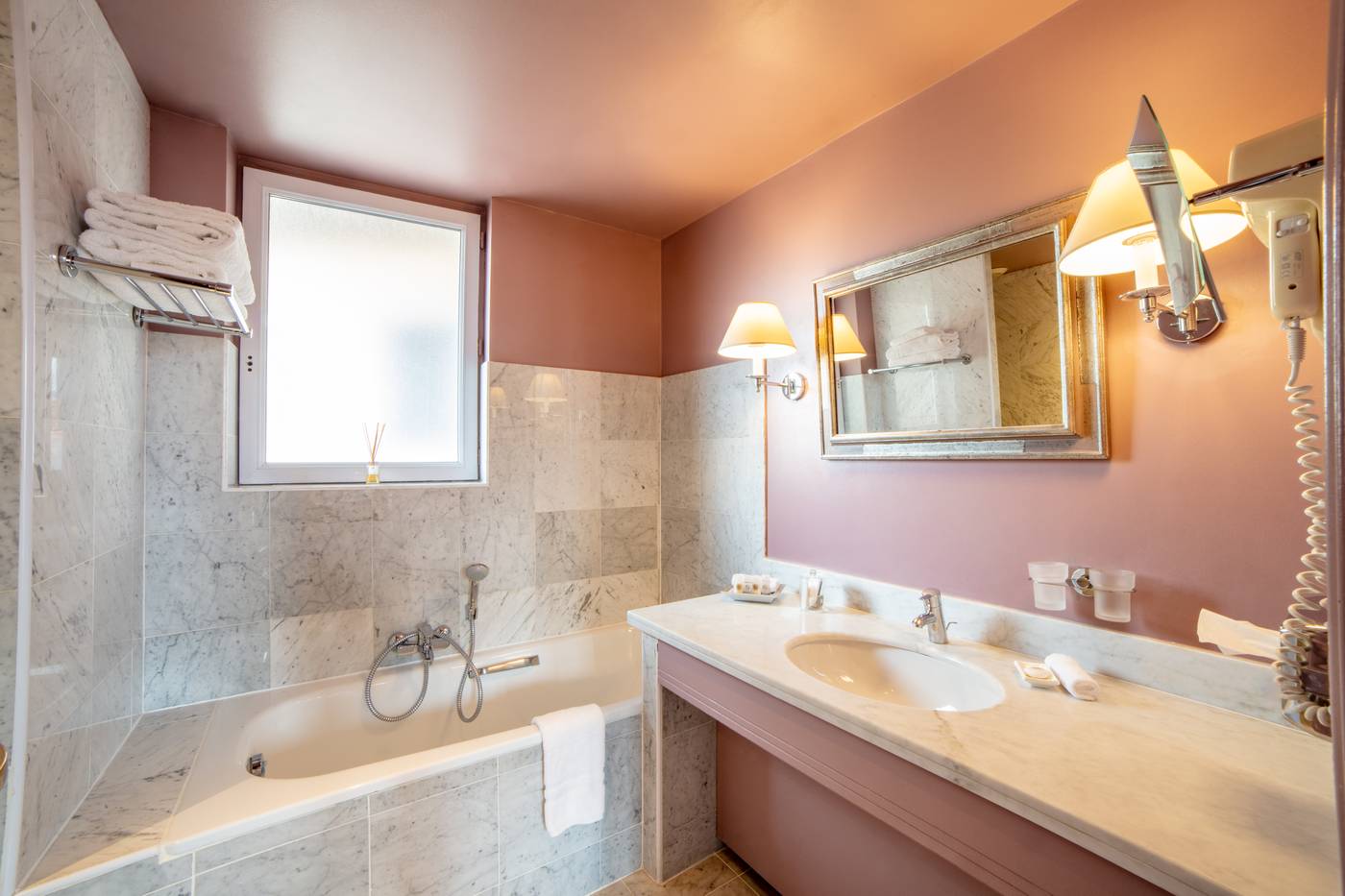 Le-Cavendish-Room-27