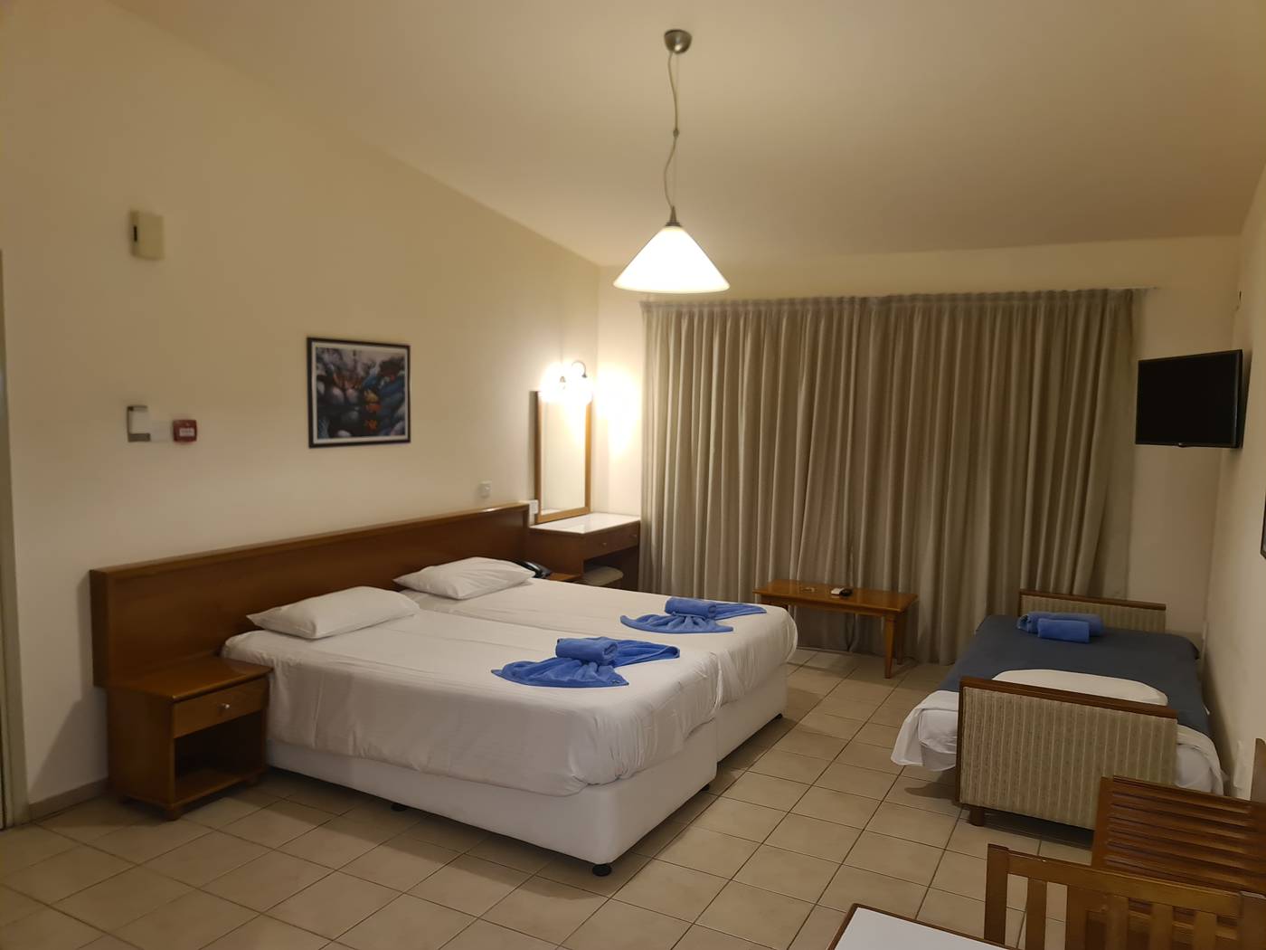 Nissiana-Hotel-and-Bungalows-Room-25