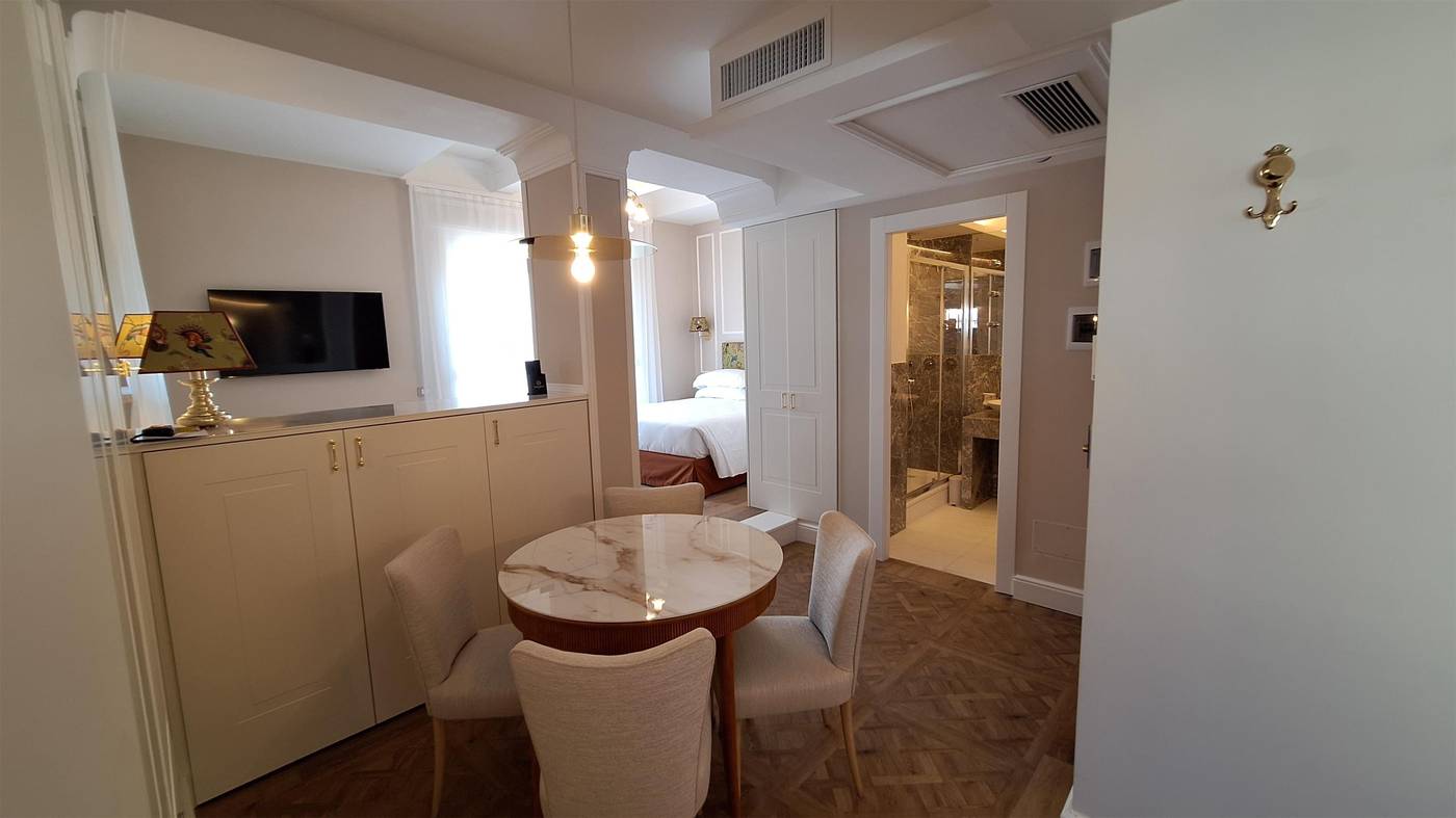 BEST-WESTERN-Hotel-Rivoli-Room-12