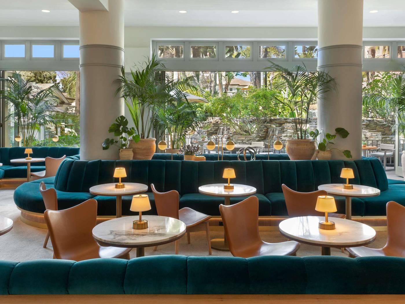 Fairmont-Miramar-Hotel---Bungalows-Bar-14