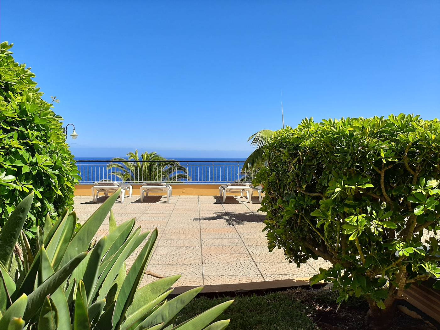 Hotel-Cais-da-Oliveira-Terrace-54