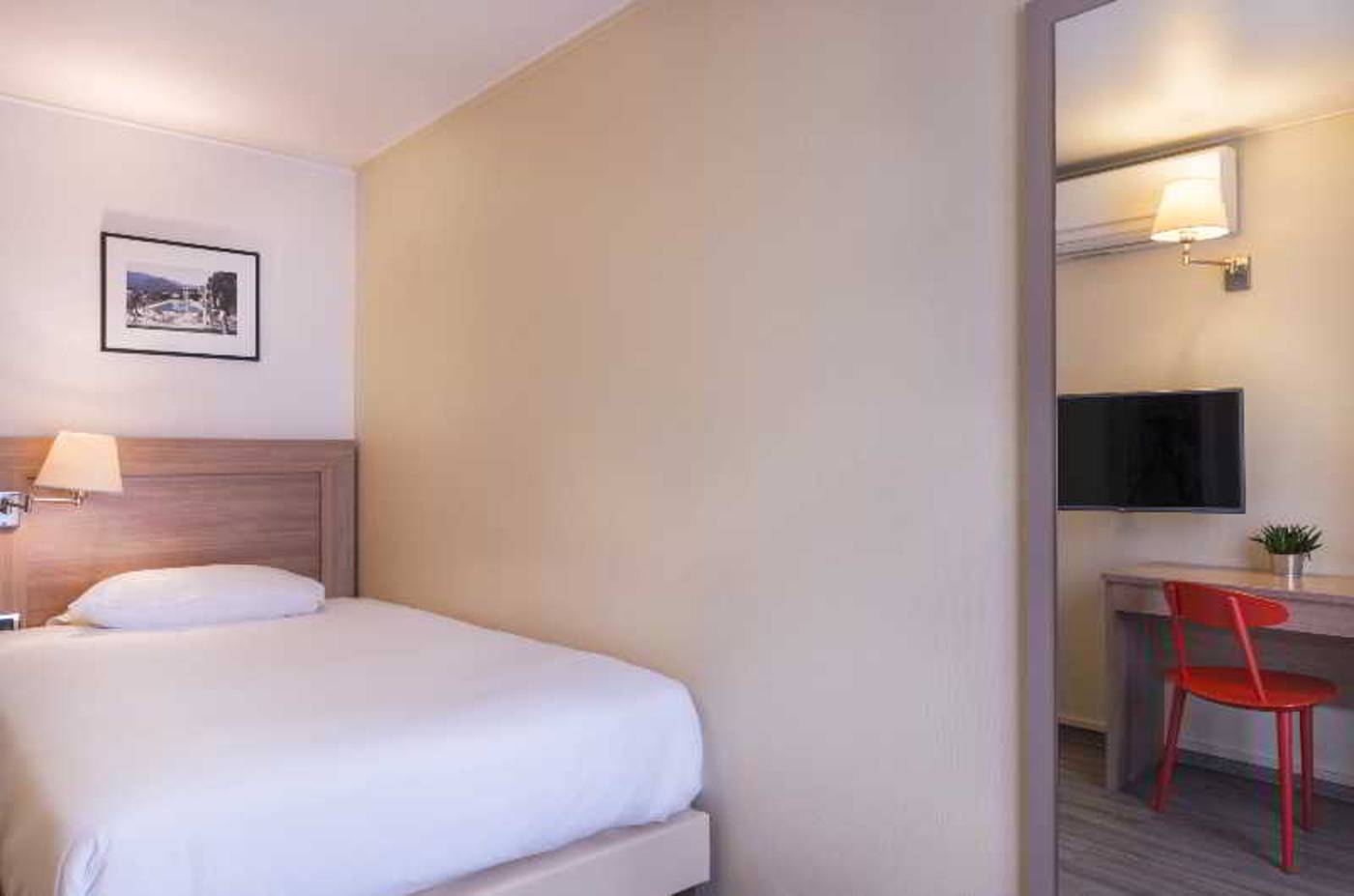 Hotel-Boris-V--by-HappyCulture-Room-27